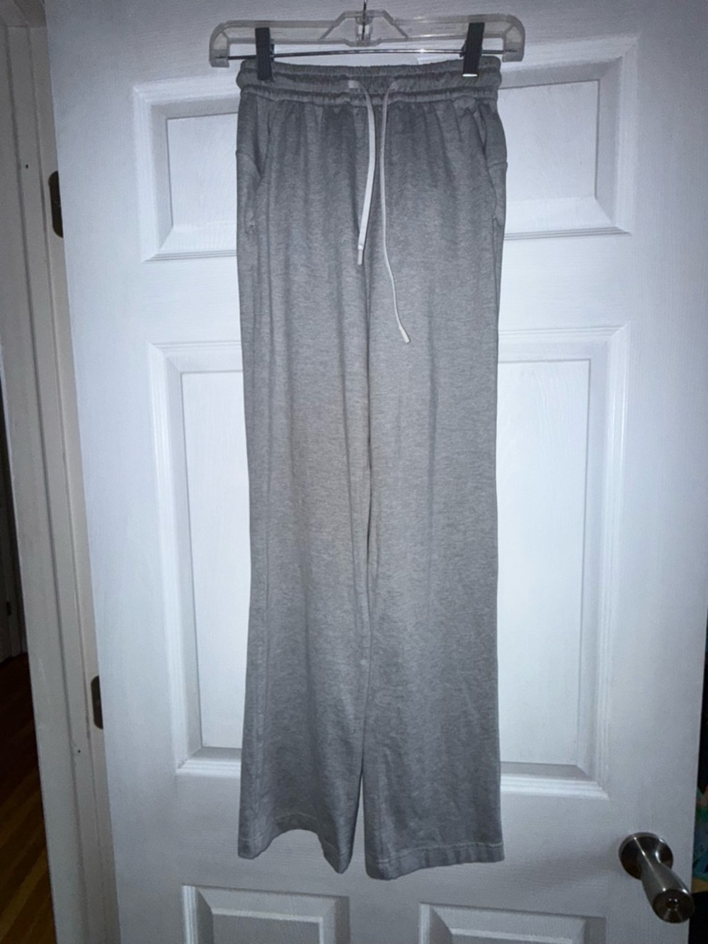 Lululemon Women’s Soft Jersey Straight-Leg Mid-Rise Pant Gray Size 0 - Picture 2 of 7